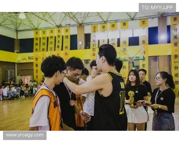 上海羽毛球队在世界杯预选赛中的拼搏与成长历程全景回顾 上海羽毛球队在世界杯预选赛中的拼搏与成长历程全景回顾