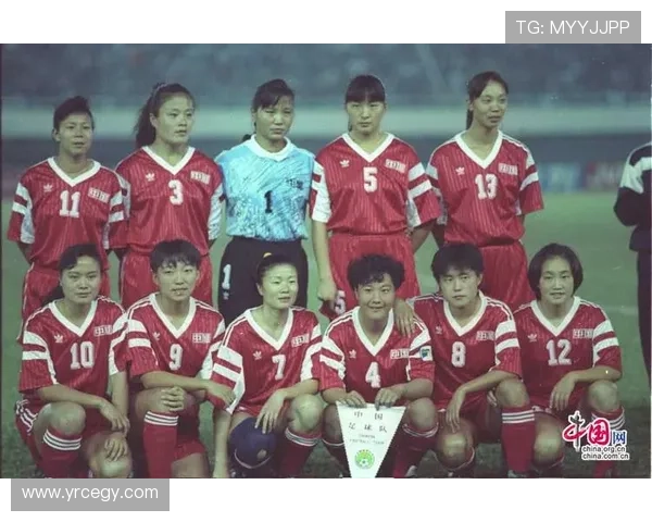 中国女明星与足球明星首次见面激动不已现场气氛热烈引发粉丝热议 中国女明星与足球明星首次见面激动不已现场气氛热烈引发粉丝热议