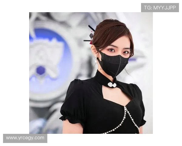 余霜化身足球明星精彩模仿合集展现运动魅力与幽默风采