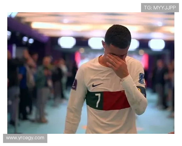 足球明星泪洒赛场瞬间感动无数球迷的背后故事揭秘